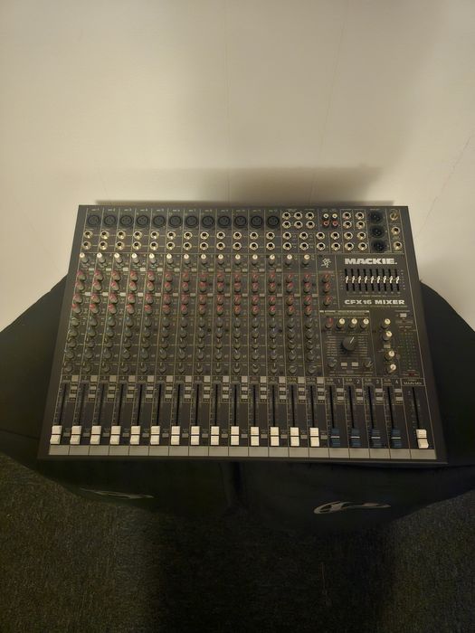 Boxe Dynacord d11a si mixer Mackie  ( fbt rcf yamaha)