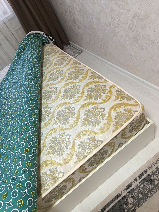 Продам спальный гарнитур