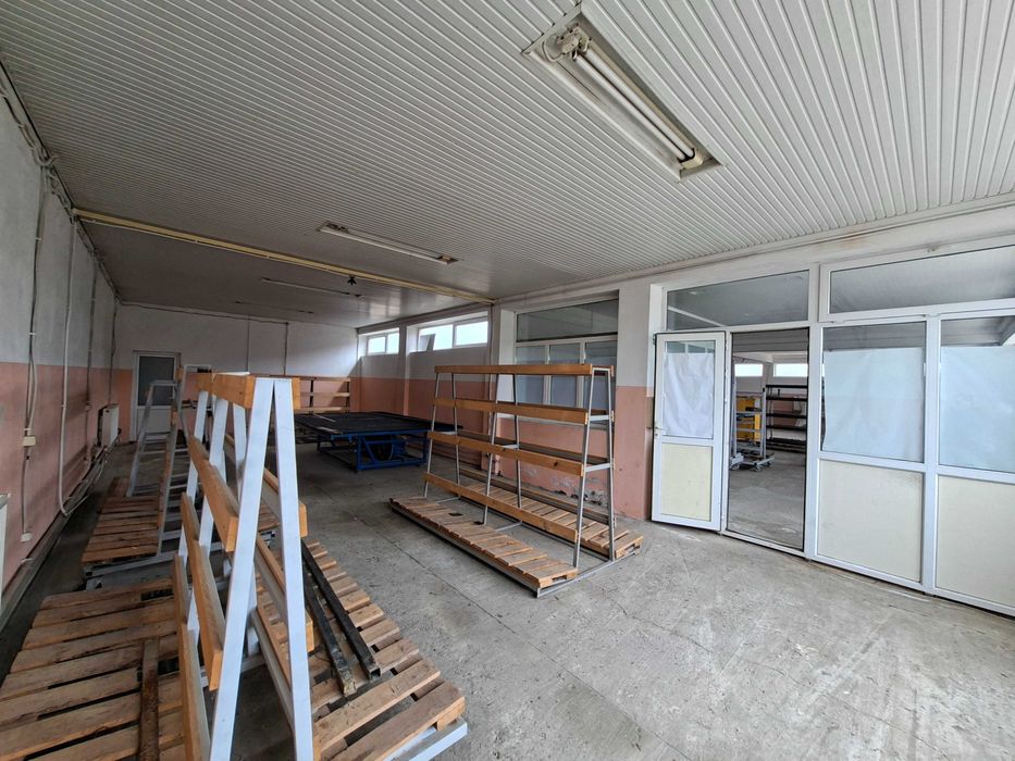 Spațiu comercial 396 mp + Vilă 123 mp + Teren 5000 mp, deschidere 33 ml