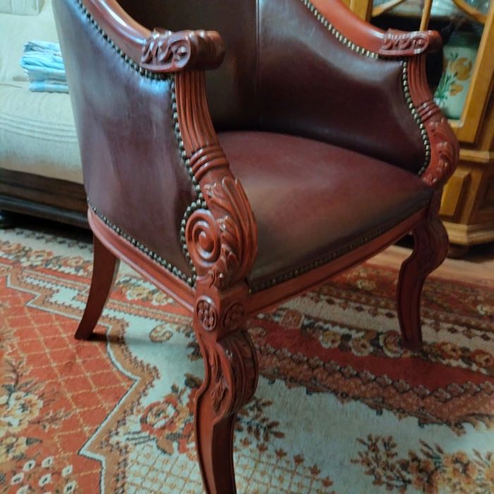 Кожаные кресла 2 штуки