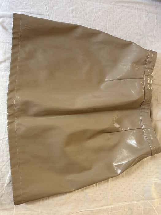 Телесна латексова пола