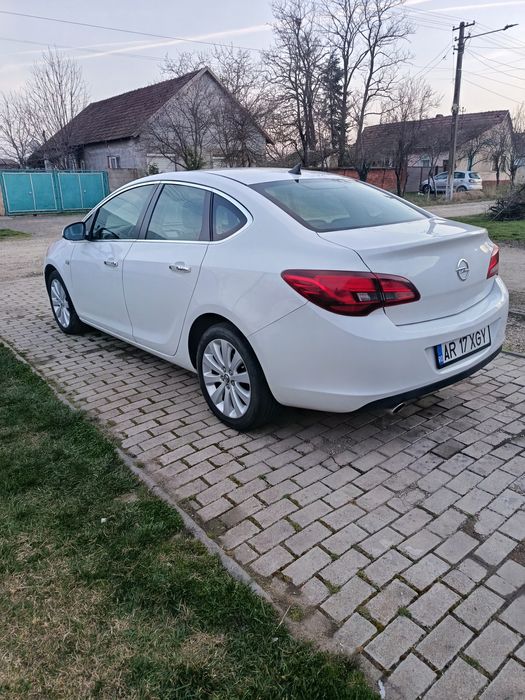 Opel Astra j sedan