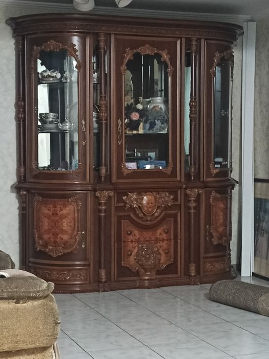 Горка ветрина для посуды