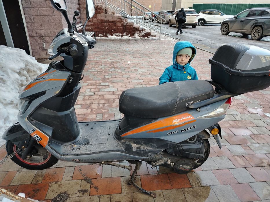 Продам скутер срочно