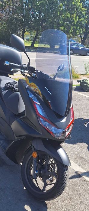 Продавам френска слюда за Honda Pcx от 2019-та до 2024-та включително.