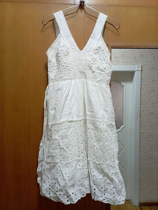 Продаются   хорошие вещи  б/у на девушку 18-20 лет летние и зимние