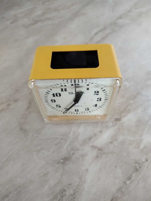 Продавам три часовника