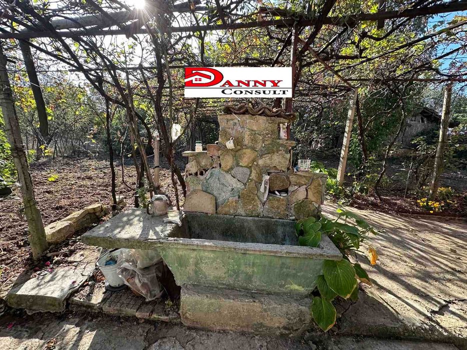 Къща с двор в с. Върбовка