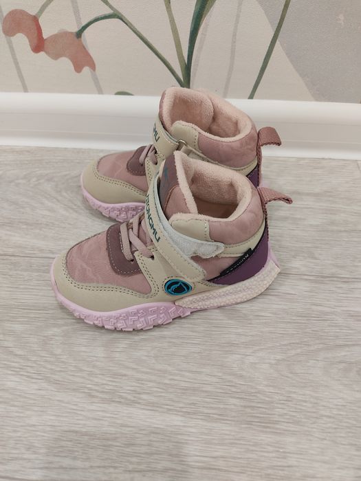 Кроссовки утепленные на девочку 26 рр