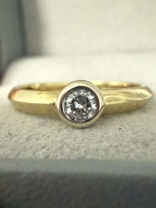 Бриллиантовое кольцо 750 пробы