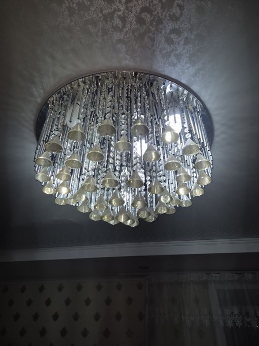 Продам люстру для в гостиной