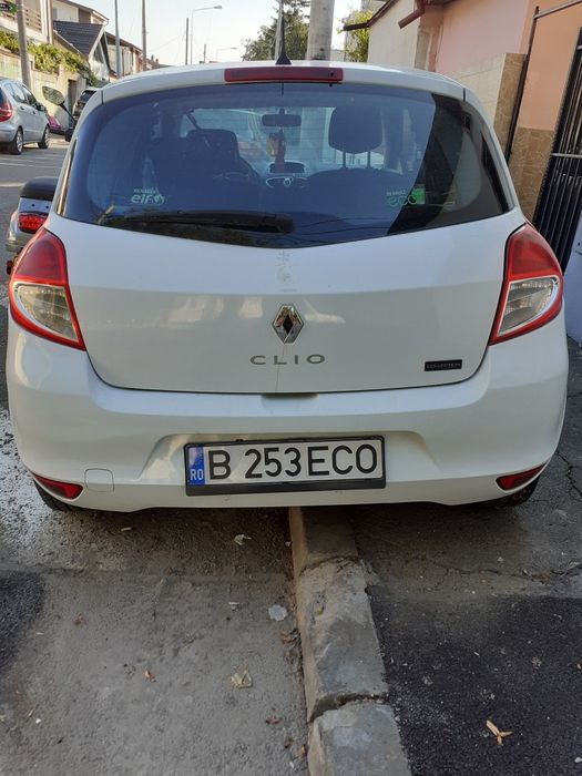 Vând Renault clio