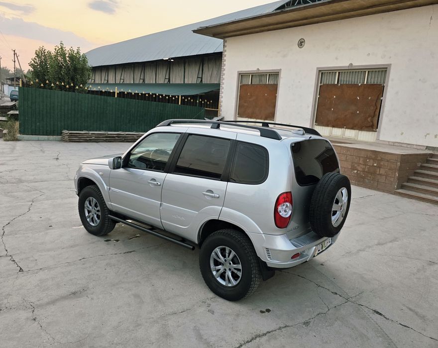 Niva 4x4 Sotiladi