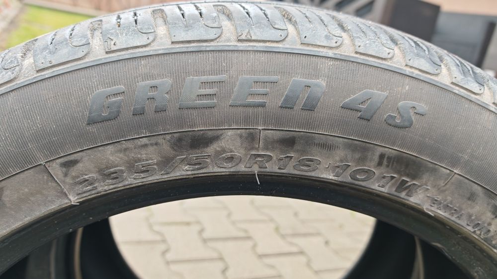 Vând 4 buc.235 50 18 all season