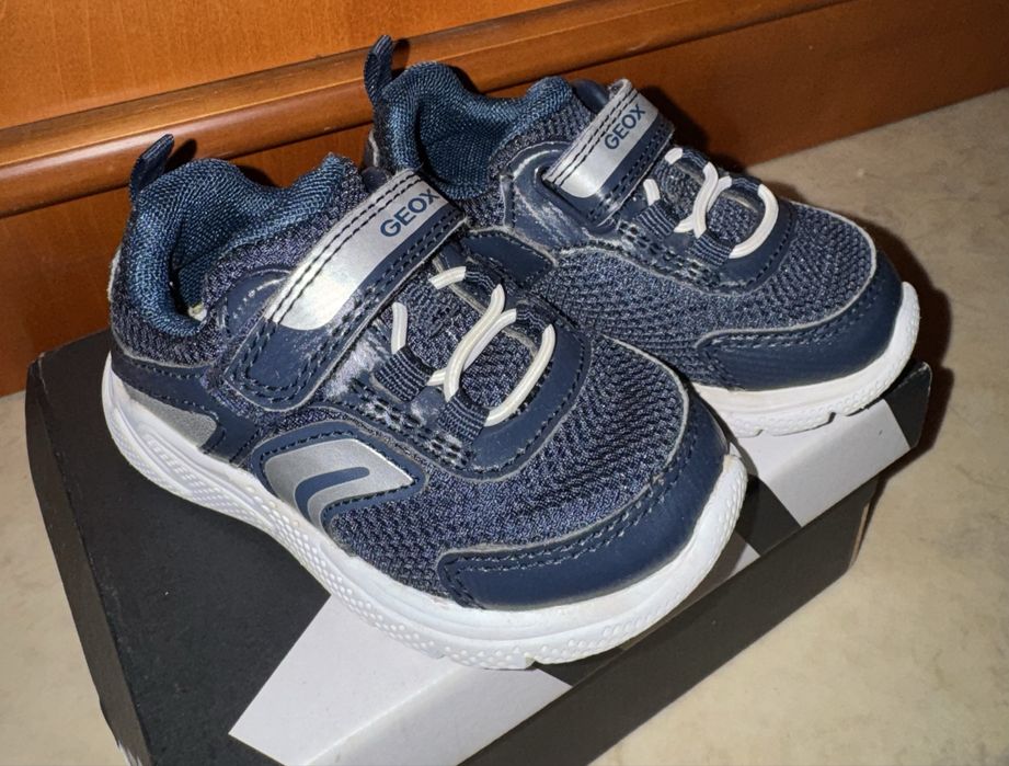 Adidas ,Geox бебешки маратонки и мокасини на HM