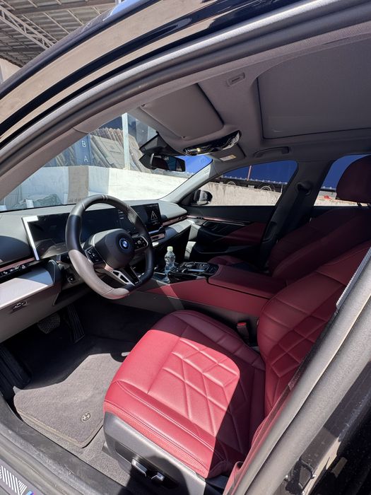 Bmw I5.