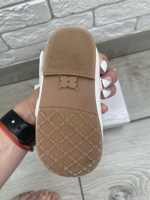 Бели пантофки 22 размер