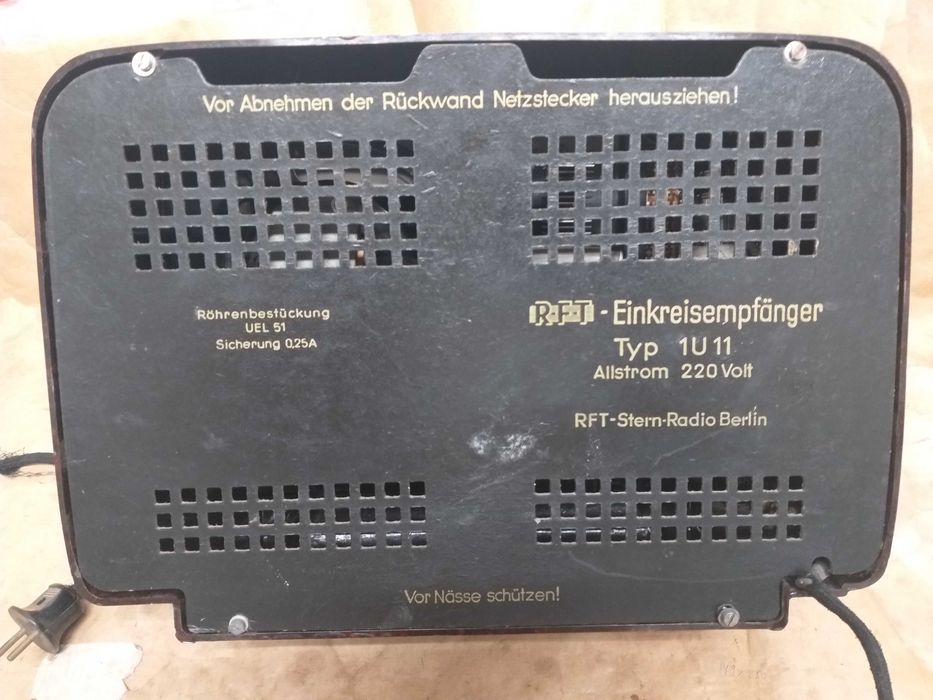 Aparate de radio cu tuburi electronice, de bachelita