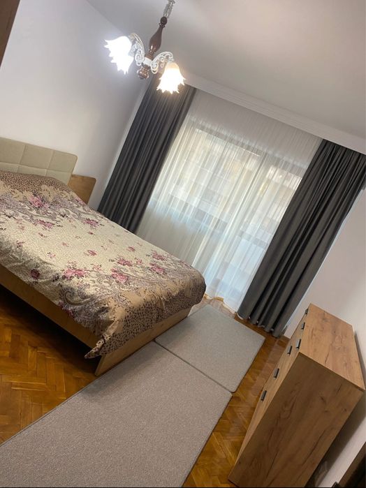 Închiriez apartament 4 camere