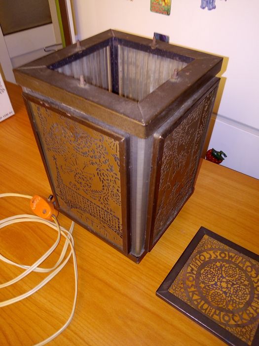 Продавам две нощни лампи