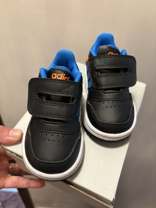 Маратонки Adidas 20 номер