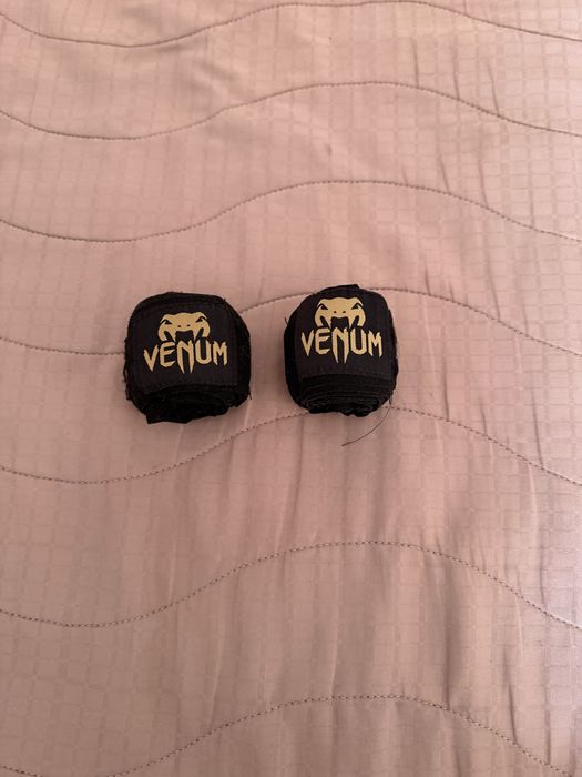 Ръкавици dominator 10 oz + бинтове