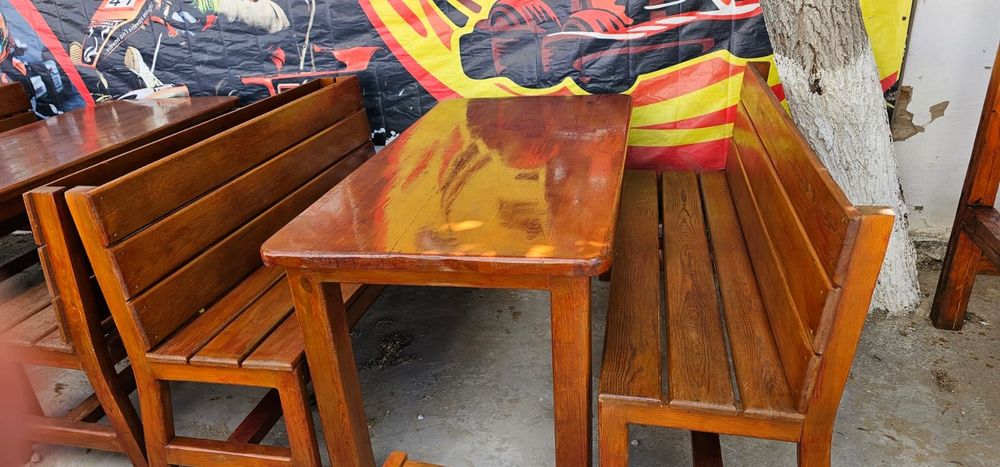 Столы со скамейками для летнего кафе