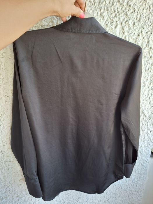 Черна и розова сатенини ризи H&M- двете за 15лв.