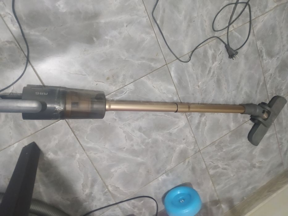 Пылесос вертикальный