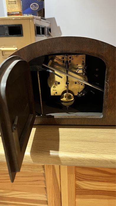 Ceas de semineu cu pendul Jughans