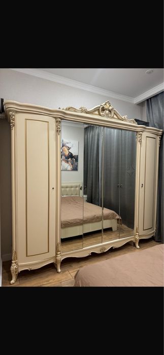 Шкаф в классическом стиле