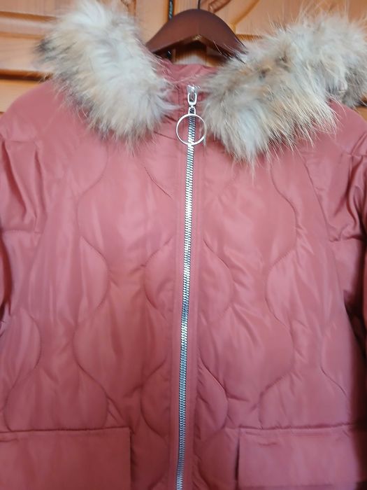 Зимна ,топла , красива грейка. Лека и много удобна!