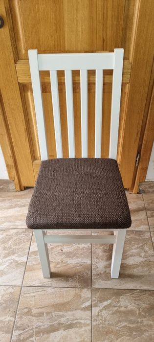 Producător scaune tapițate și mese din lemn masiv