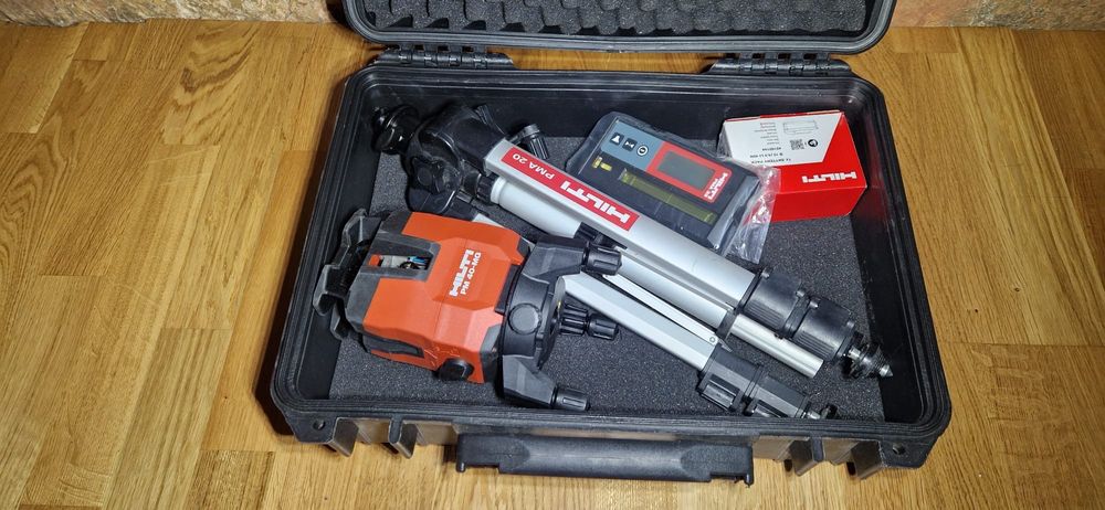 Hilti nivela cu linii complecta