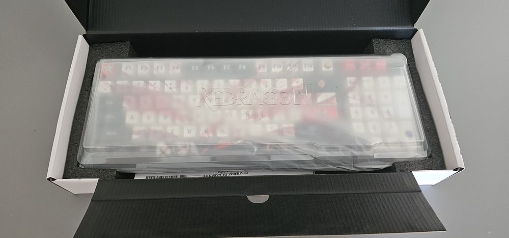 Tastatura mecanica redragon eisa pro honkai anime rgb