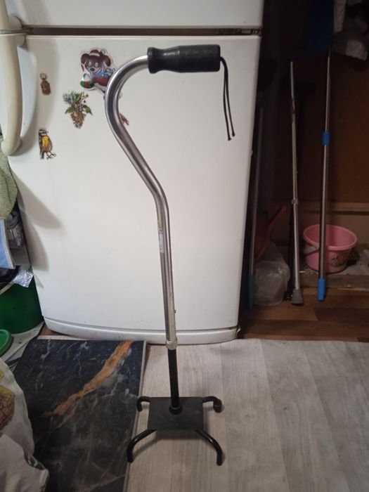 Четырех опорная трость