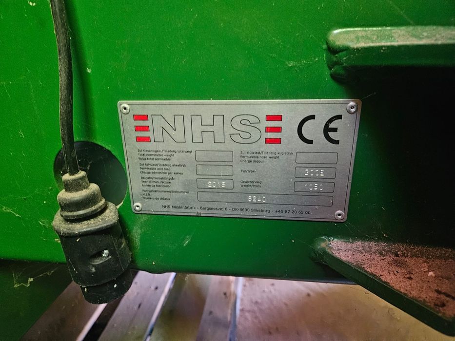 Vând tocător profesional NHS 300, folosit doar pentru probă.