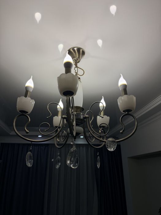 Срочно продам люстру