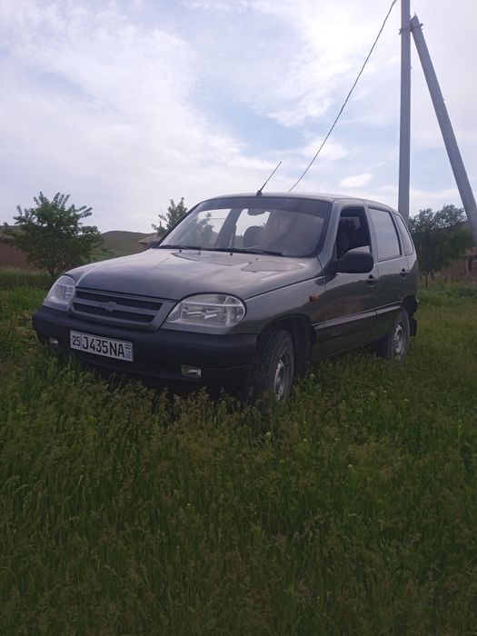 Chevrolet Niva 4x4 sotiladi