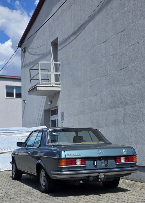 Mercedes-Benz 230 CE (C123)