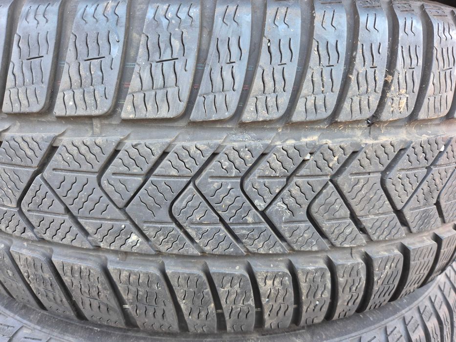 4 Anvelope IARNA - 235/55/18 PIRELLI - Aproape NOI - DOT 2023