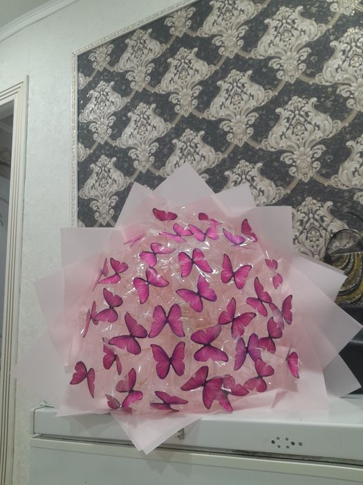 Бабочка в букете