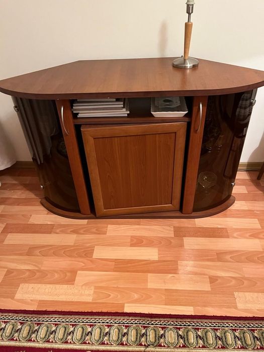 Продам тумбу под телевизор