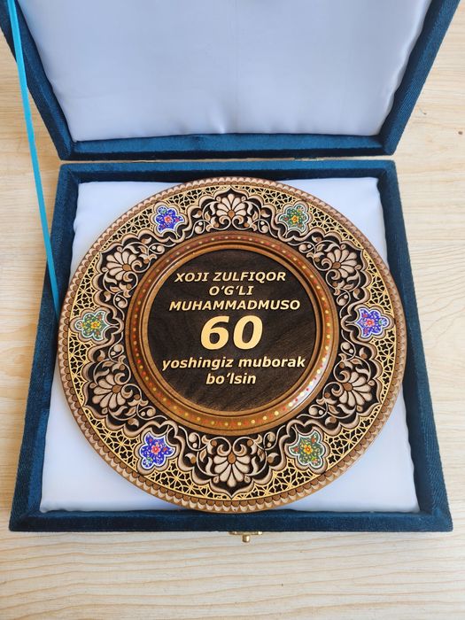 Suvenir: Yong'oq daraxtidan yasalgan SOAT lagan. Qo'l mehnati