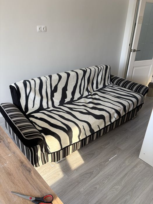 Продам диван с пледом