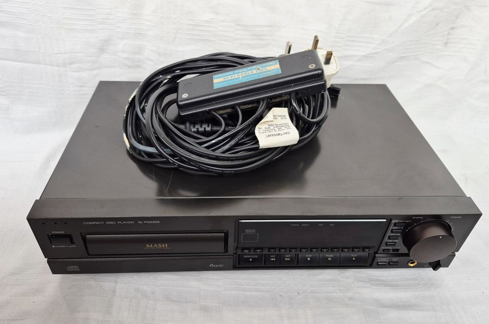 CD player Technics SL PG 520 A, fabricat in Germania.
