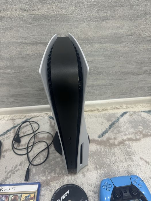 Продам PS5. Состояние нового.