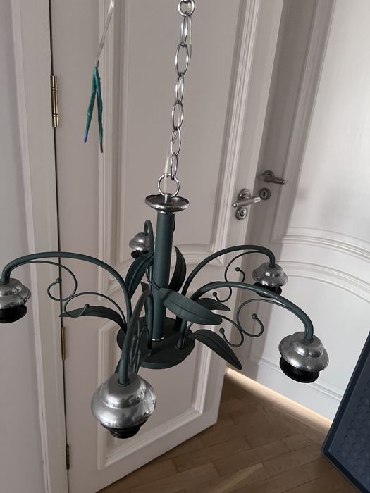 Продам люстру в отличном состоянии