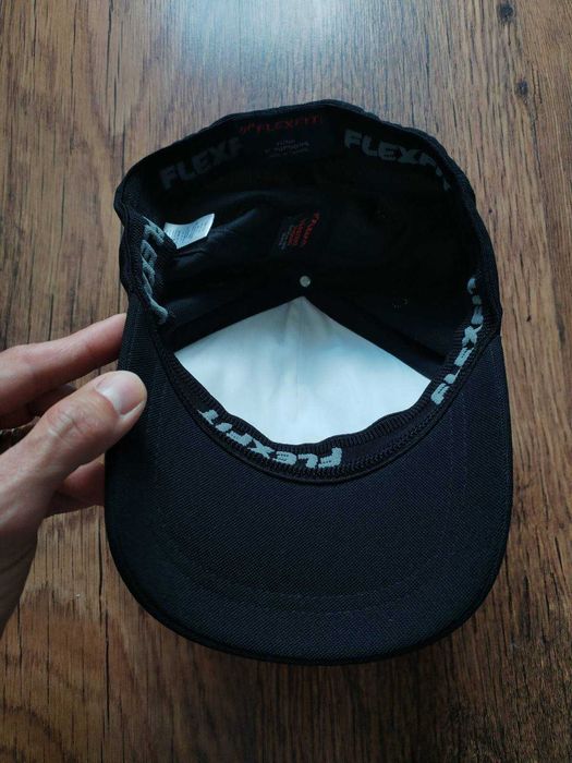 peak performance - страхотна шапка КАТО НОВА 100% оригинал универсален размер