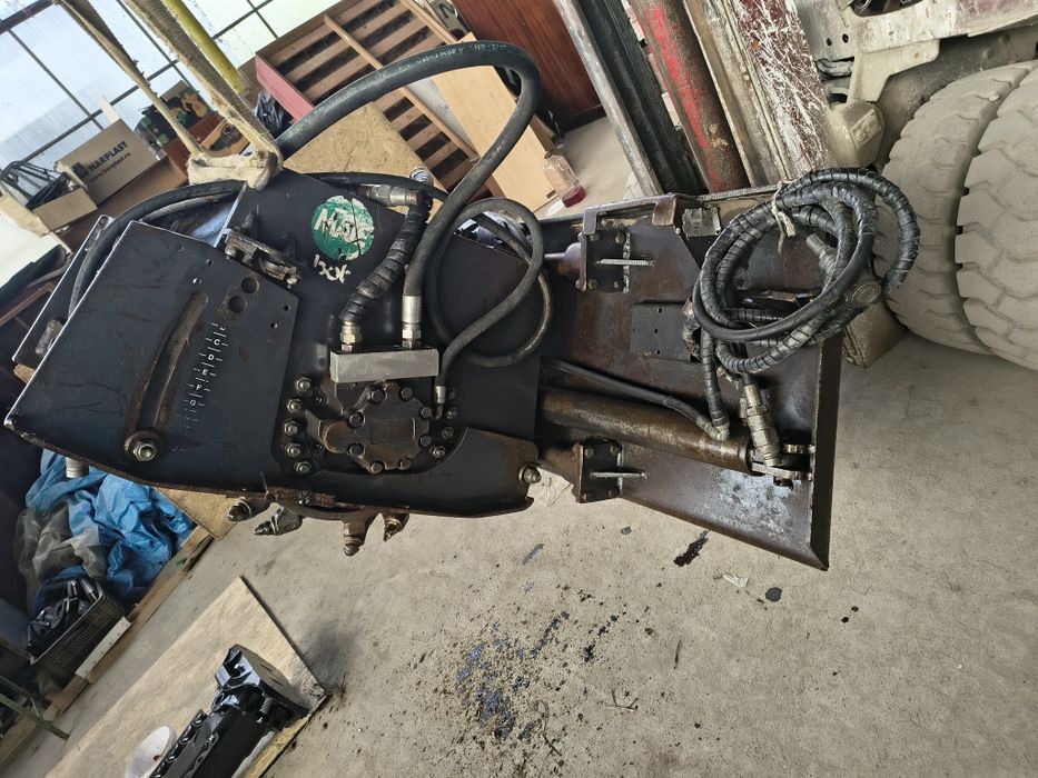 Mini incarcator bobcat frontal cu fresa